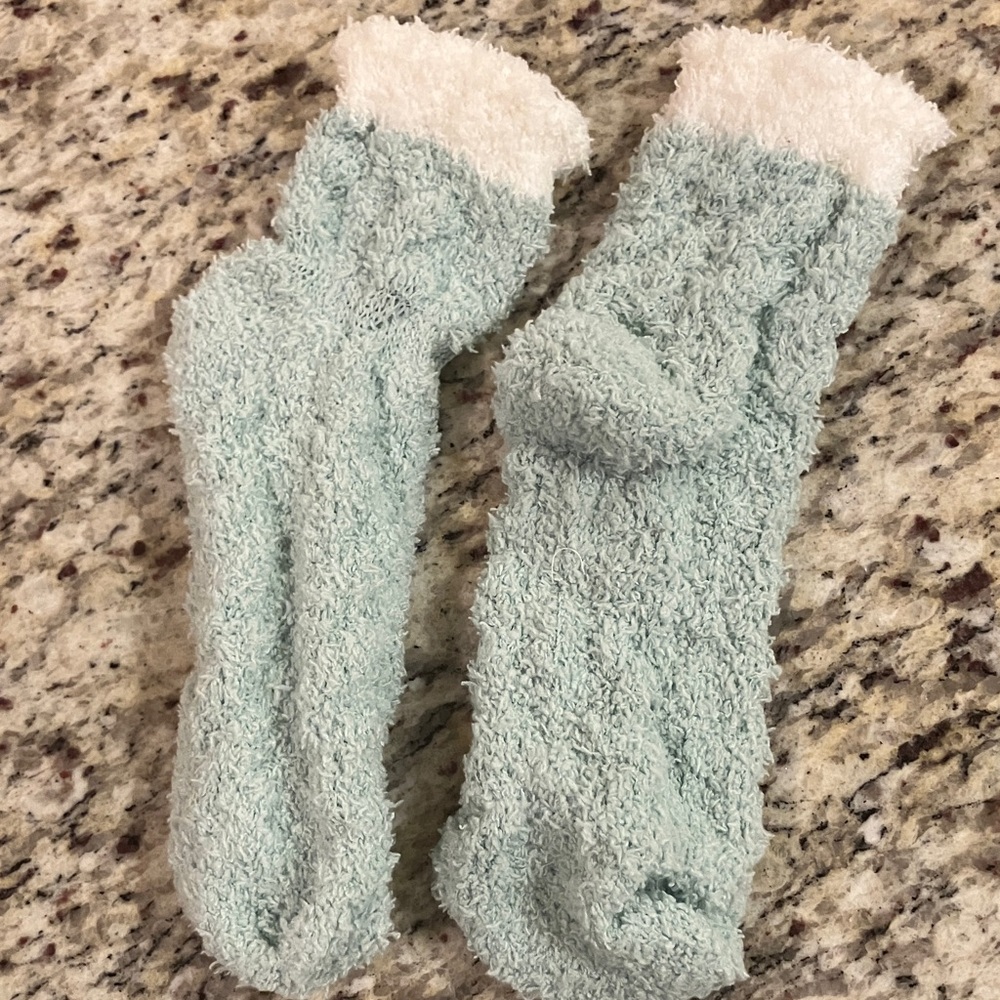 Womens Fuzzy Socks Lot of 2 Christmas Holiday Santa Socks & Cozy Lounge Crew - Picture 5 of 5
